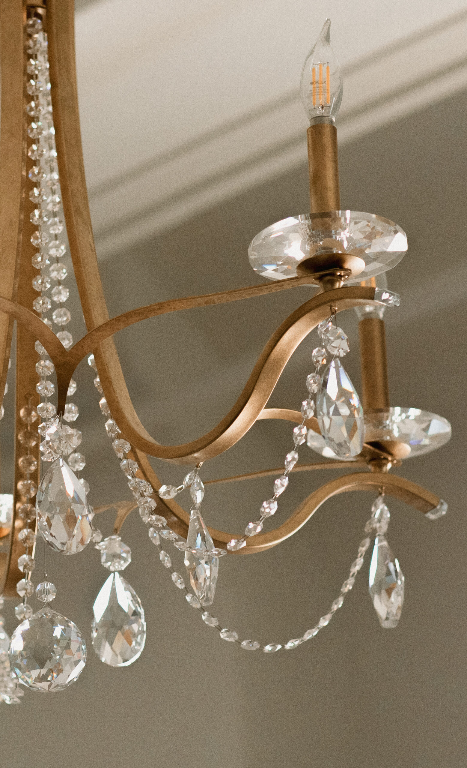 glamorous gold and crystal chandelier at micro wedding venue in oregon